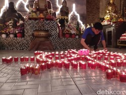 Hari Ini Pradaksina di Vihara Dharmakirti Palembang Diikuti Ribuan Umat Buddha