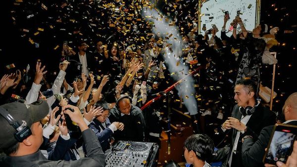 Ini Dia Aksi Winky Wiryawan Nge-DJ di Acara Ultah Anak SD