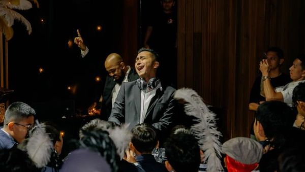 7 Gaya DJ Winky Wiryawan Main di Pesta Ultah Anak SD yang Penuh Energi