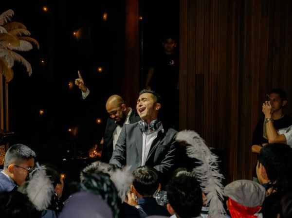 7 Gaya DJ Winky Wiryawan Main di Pesta Ultah Anak SD yang Penuh Energi