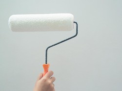 Cara Membersihkan Rol Berdasarkan Bahan Dasar Cat Dinding