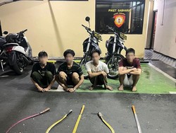 Polisi Amankan 4 Remaja Bercelurit Diduga Hendak Tawuran di Jaktim
