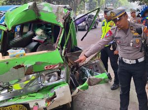 Sopir Diduga Microsleep, Angkot di Bogor Tabrak Truk Sampah