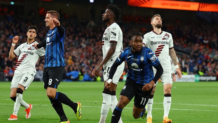 Soccer Football - Europa League - Final - Atalanta v Bayer Leverkusen - Aviva Stadium, Dublin, Ireland - May 22, 2024 Atalantas Ademola Lookman celebrates scoring their third goal and completes his hat-trick REUTERS/Molly Darlington