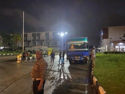 Hilang Kendali, Bus di Batam Seruduk Mobil dan 9 Motor