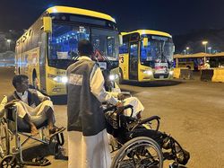 Kenali Ciri Petugas Pendorong Kursi Roda dan Skuter Resmi di Makkah