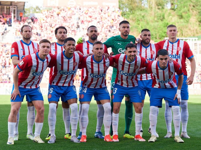 GIRONA, SPAIN - MAY 04: Players of Girona FC poses for a photo on team's line up ahead the LaLiga EA Sports match between Girona FC and FC Barcelona at Montilivi Stadium on May 04, 2024 in Girona, Spain. (Photo by Pedro Salado/Getty Images)