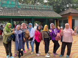 Serunya Warga Keliling Jakarta Naik MRT-TransJ hingga Dadakan ke Ragunan