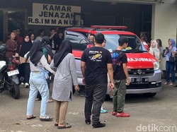 Jenazah Eks Bupati Acep Diberangkatkan dari Bandung ke Kuningan