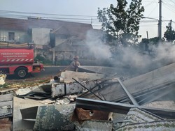 Gegara Percikan Api Mesin Las, Gudang Rongsok di Bantul Terbakar