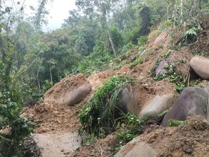 8 Desa di Bambang Mamasa Sulbar Terisolasi Akibat Longsor, 8 Rumah Rusak 8 Desa di Bambang Mamasa Sulbar Terisolasi Akibat Longsor, 8 Rumah Rusak