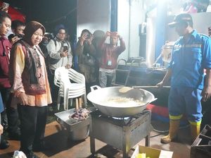 Momen Mensos Risma Cek Penanganan Posko Banjir Lahar Dingin Sumbar Momen Mensos Risma Cek Penanganan Posko Banjir Lahar Dingin Sumbar