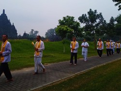 Ribuan Umat Buddha Ikuti Sarana Puja-Pradaksina di Candi Sewu Klaten