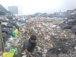 Penampakan Tumpukan Sampah di Joglo Jakbar yang Dikeluhkan Warga