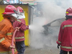 Avanza Muatan 12 Jeriken Pertalite Hangus Terbakar, Sopir Pilih Kabur