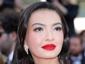 Foto: Gaya Mewah Raline Shah di Cannes 2024, Berkalung Rubi Darah Merpati Foto: Gaya Mewah Raline Shah di Cannes 2024, Berkalung Rubi Darah Merpati