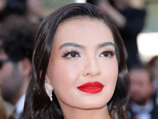 Foto: Gaya Mewah Raline Shah di Cannes 2024, Berkalung Rubi Darah Merpati