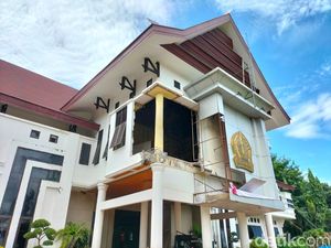 Kontraktor Bone Kesal Pemkab Pilih Rehab Kantor Bupati Ketimbang Bayar Utang Kontraktor Bone Kesal Pemkab Pilih Rehab Kantor Bupati Ketimbang Bayar Utang