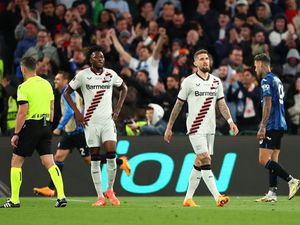 Bayer Leverkusen Kalah di Waktu yang Salah Bayer Leverkusen Kalah di Waktu yang Salah