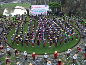 Tari Tani Siring Kisahkan Perjuangan Petani Lapindo Tampil Memukau di Jogja Tari Tani Siring Kisahkan Perjuangan Petani Lapindo Tampil Memukau di Jogja