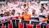 Stuttgart finis di urutan kedua Bundesliga dengan 73 poin, di atas Bayern Munich. Ini menjadi capaian fenomenal mengingat mereka finis di urutan 16 musim lalu alias nyaris terdegradasi. Foto: dpa/picture alliance via Getty I/picture alliance