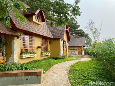 Nikmati Gelato di Tepi Danau dengan Pemandangan Senja Cantik