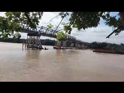 Kapal Tagboat Penarik Tongkang Batu Bara Dibakar Warga Batanghari