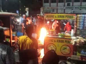 Gerobak PKL Nasgor di Pasuruan Ludes Terbakar, Uang Rp 400 Ribu Hangus Gerobak PKL Nasgor di Pasuruan Ludes Terbakar, Uang Rp 400 Ribu Hangus