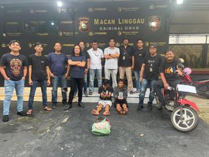 Kakak-Adik Pembobol Rumah Diciduk di Warnet, Pakai Uang untuk Judi Slot