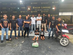 Kakak-Adik Pembobol Rumah Diciduk di Warnet, Pakai Uang untuk Judi Slot