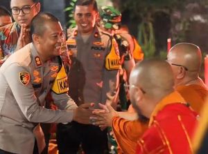 Pesan Toleransi Kapolres Mojokerto di Perayaan Waisak 2024 Pesan Toleransi Kapolres Mojokerto di Perayaan Waisak 2024