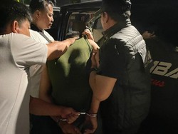 Penampakan Pelaku Penusukan Ustaz di Jakbar Saat Ditangkap