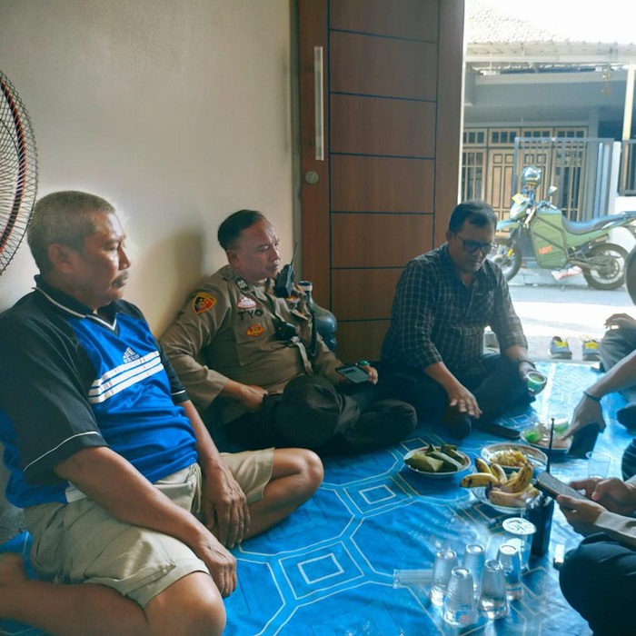 https://akcdn.detik.net.id/community/media/visual/2024/05/24/penembakan-warga-babatan-wiyung_11.jpeg?w=700&q=90