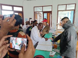 Jenazah Anggota OPM Pembakar Kios-Sekolah di Paniai Diserahkan ke Keluarga Jenazah Anggota OPM Pembakar Kios-Sekolah di Paniai Diserahkan ke Keluarga