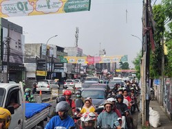 Ada Perbaikan Jalan Amblas, Jalan Dewi Sartika Ciputat Arah Jakarta Macet