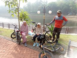 Cerita Warga Yogyakarta Rekreasi Lihat Satwa Sambil Olahraga di Ragunan