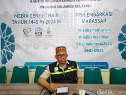 Pesawat Calon Haji Kloter 15 Embarkasi Makassar Delay 6 Jam
