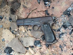 Polisi Temukan Senpi Diduga Milik OPM di TKP Pembakaran Kios di Paniai