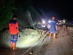 Hujan Deras, Tanah Longsor Tutup Jalur Wisata SSB di Boyolali