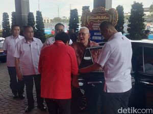 Berbatik Merah, Wapres ke-6 Try Sutrisno Hadiri Rakernas V PDIP
