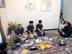 Bela Sungkawa Bey Machmudin untuk Eks Bupati Kuningan Acep Purnama