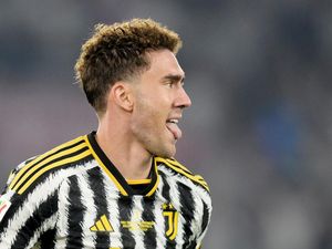 Vlahovic Tak Mau Berpuas Diri Usai Jadi Penyerang Terbaik Serie A