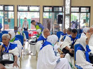 JCH Palembang Kloter 11 Berangkat, Kemenag Pesan Kurangi Kebiasaan Selfie JCH Palembang Kloter 11 Berangkat, Kemenag Pesan Kurangi Kebiasaan Selfie