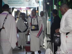 Keberangkatan Haji Embarkasi Surabaya Gelombang II Mulai Pakai Ihram