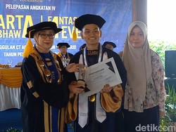 Kisah Anak Driver Ojol Lulusan SMA CT Arsa Sukoharjo Diterima 8 PT Luar Negeri