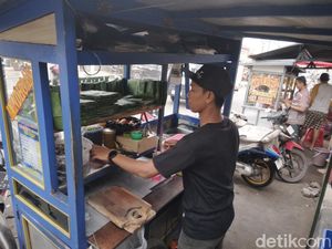 Mencicipi Sedapnya Mendoan Viral Khas Cilacap Mas Aiem Cirebon