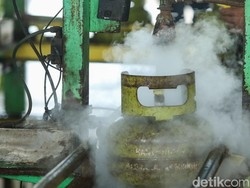 Momen Mengerikan Gas Elpiji Meledak saat IRT Sibuk Nyuci Piring