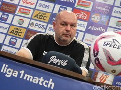 Optimisme Bojan Hodak Persembahkan Trofi Juara bagi Persib