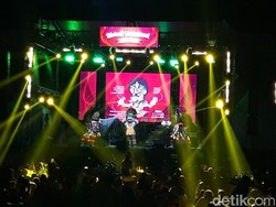 Lembu Sumo Berkostum Tari Topeng Ireng Jadi Maskot Pilkada Boyolali 2024