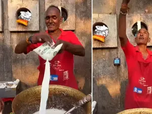 Penjual Teh Kaki Lima Viral, Disebut Bakal Didatangi Mark Zuckerberg Penjual Teh Kaki Lima Viral, Disebut Bakal Didatangi Mark Zuckerberg